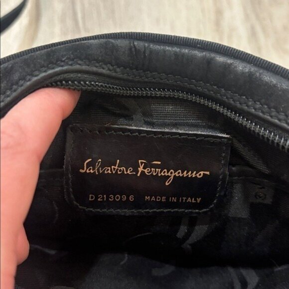 Ferragamo Womens Vara bow black suede cross body bag Elegant Black Crossbody Bag - Picture 7 of 9